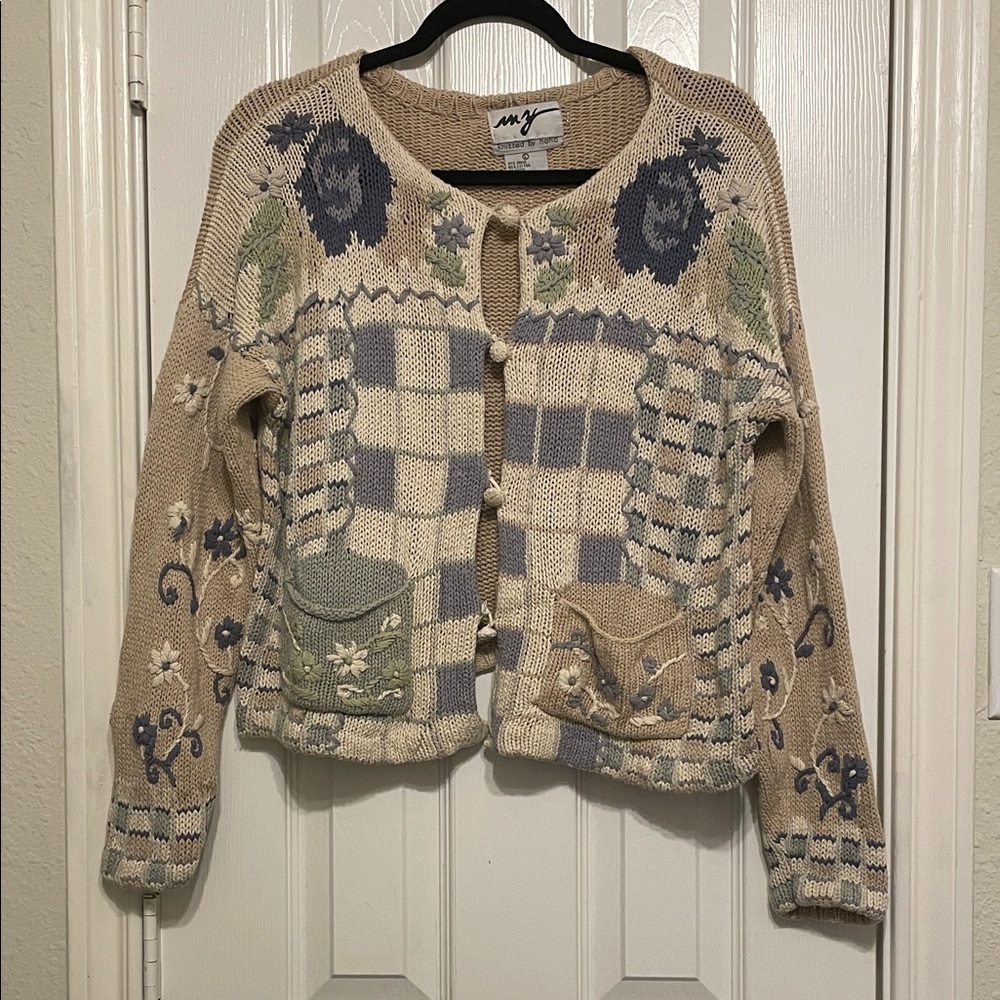 Cute Vintage Beige and Blue Patterned Sweater
